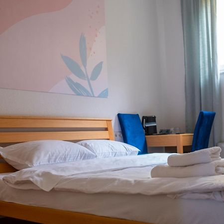Mint Hotel Πρίζρεν Δωμάτιο φωτογραφία