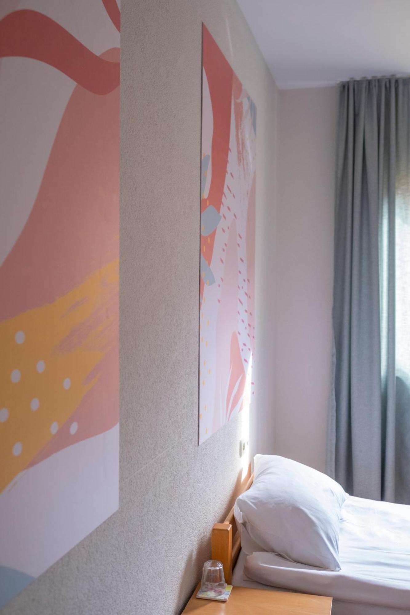 Mint Hotel Πρίζρεν Δωμάτιο φωτογραφία
